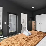 Apartment Oasis On The River With Garage Walk To Downtown *