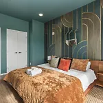 Apartment Oasis On The River With Garage Walk To Downtown