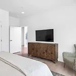 Penthouse River View Walk Downtown, Garage Parking * Nashville