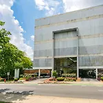 Music Holiday, On Music Row, Has Pool & Free Parking