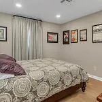 Riverfront View Near Downtown, Walk To Restaurants *