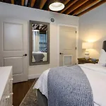 Holiday home Regal Retreat In Pool Gym Free Parking