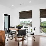 Penthouse River View Walk Downtown, Garage Parking * Nashville