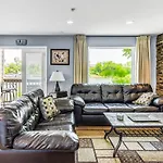 Riverfront View Near Downtown, Walk To Restaurants