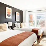 Stylish Downtown With Patio & Free Parking * Nashville