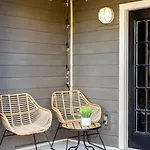 Stylish Downtown With Patio & Free Parking Apartment Nashville