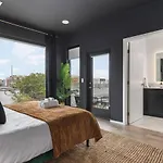 Apartment Oasis On The River With Garage Walk To Downtown *