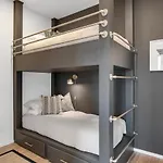 Holiday home Gulch With Pool Gym Private Patio & Garage *