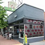 Walk To Vanderbilt And Belmont - Shuffle Board And Free Parking Holiday home Nashville