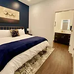 Chic Modern Pool, Patio, Parking