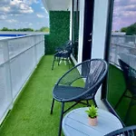 Chic Modern Pool, Patio, Parking *