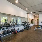 Gulch With Pool Gym Private Patio & Garage Holiday home *