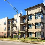 Holiday home Walk To Vanderbilt And Belmont - Shuffle Board And Free Parking *