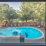 Famous Music Row 1 Bedroom With Free Parking And Pool * Nashville