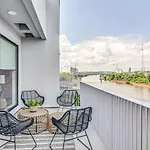 Penthouse River View Walk Downtown, Garage Parking *