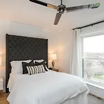 Music Holiday, On Music Row, Has Pool & Free Parking * Nashville
