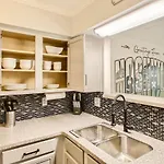 Apartment With Pool And Free Parking Walk Downtown & Germantown Nashville