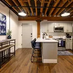 Regal Retreat In Pool Gym Free Parking Holiday home *