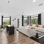 Oasis On The River With Garage Walk To Downtown Apartment *