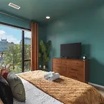 Apartment Oasis On The River With Garage Walk To Downtown *