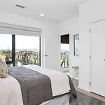 Holiday home Penthouse River View Walk Downtown, Garage Parking *