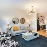Music Holiday, On Music Row, Has Pool & Free Parking Holiday home *