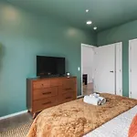 Oasis On The River With Garage Walk To Downtown Apartment *