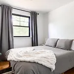 Spacious In A Quiet Neighborhood Holiday home