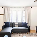 Spacious In A Quiet Neighborhood *