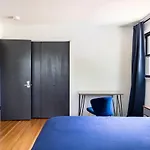 Holiday home Spacious In A Quiet Neighborhood *