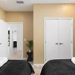 Apartment Oasis On The River With Garage Walk To Downtown *