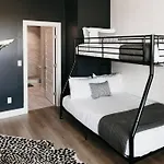 Sleeps 20~Modern~2 Townhouses~Near Downtown