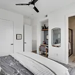 Instagrammable W/ Rooftop Deck, 3 Bdrm Holiday home Nashville