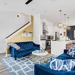 Instagrammable Home W/ Rooftop Deck, 3 Bdrm Suites