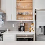 Instagrammable W/ Rooftop Deck, 3 Bdrm Nashville