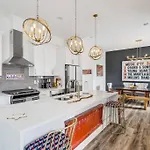 Holiday home Instagrammable W/ Rooftop Deck, 3 Bdrm Nashville