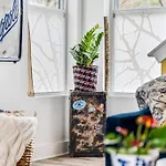 Holiday home Instagrammable W/ Rooftop Deck, 3 Bdrm