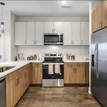 Apartment Spacious Castle W Gym Pool Free Parking I Walk To Dowtown N Broadway