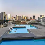 Apartment Spacious Castle W Gym Pool Free Parking I Walk To Dowtown N Broadway