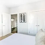 Two Cozysuites Classy Music Row *