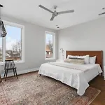 Holiday home Modern Luxury Rooftop Deck, 3 Mi To Downtown *