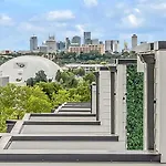 Holiday home Rooftop Skyline Views Dt Nash Sleeps 12 *