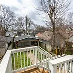 Holiday home New 7 Mins To Broadway Sleeps 8 *