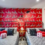 Swifties Sittin By The Water