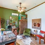 Eclectic Nashville Cottage About 5 Mi To Downtown!