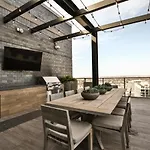 Apartment Deluxe On Broadway
