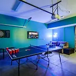 Game And Skydeck - Book Today Holiday home