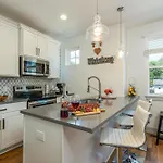Holiday home - 4908 Delaware Ave Unit G