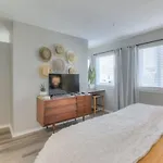Walk To Broadway Riverfront With Pool Apartment