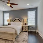 New Townhome 5 Mins To Broadway Sleeps 8